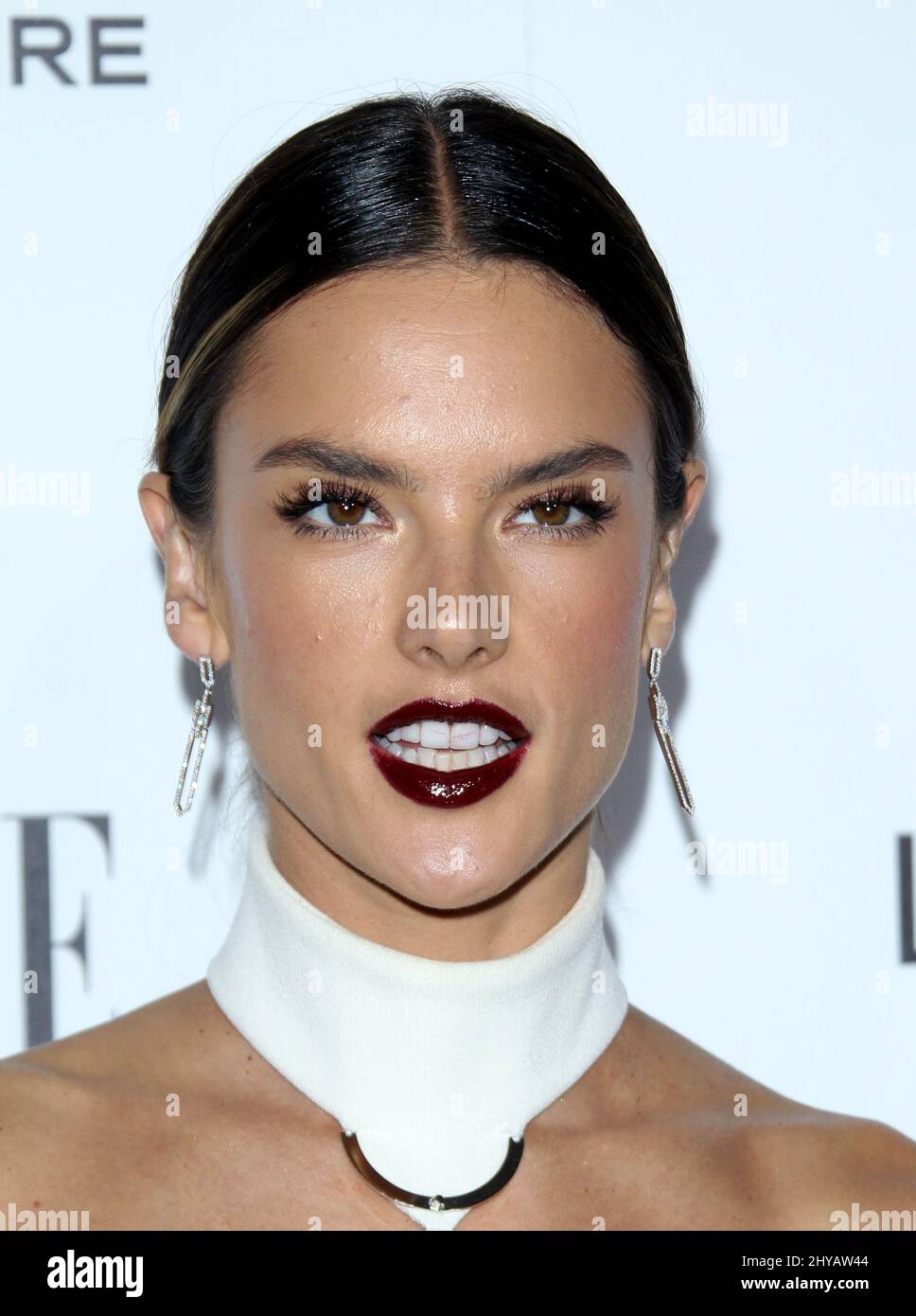 Alessandra Ambrosio assiste aux prix "ELLE Women in Hollywood" à Los Angeles Banque D'Images