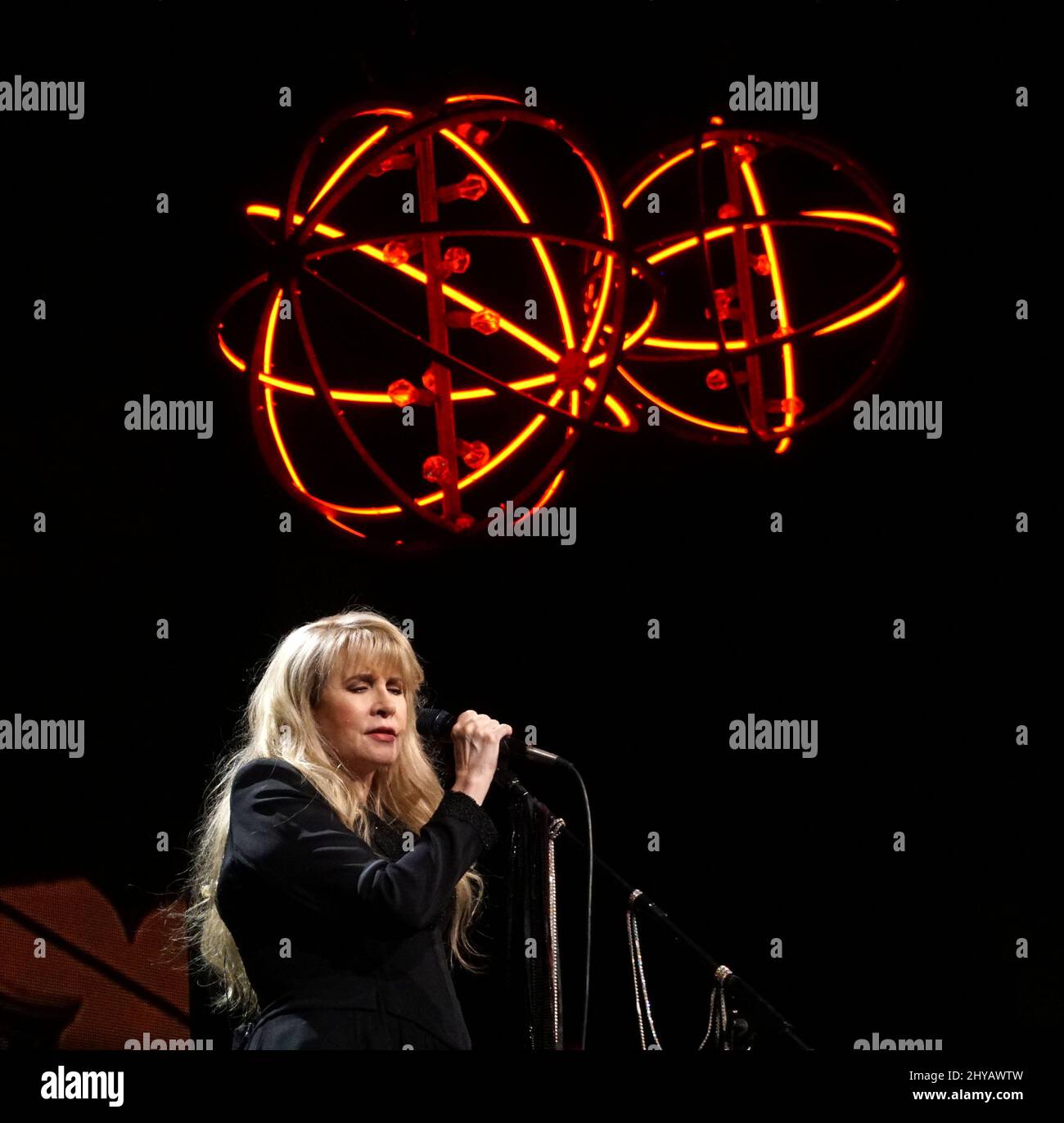 Stevie Nicks se présentant à l'ouverture de Stevie Nicks, fille de sa ville natale, « 24 Carat Gold Tour », avec les prétendants au Talking Stick Arena. Banque D'Images