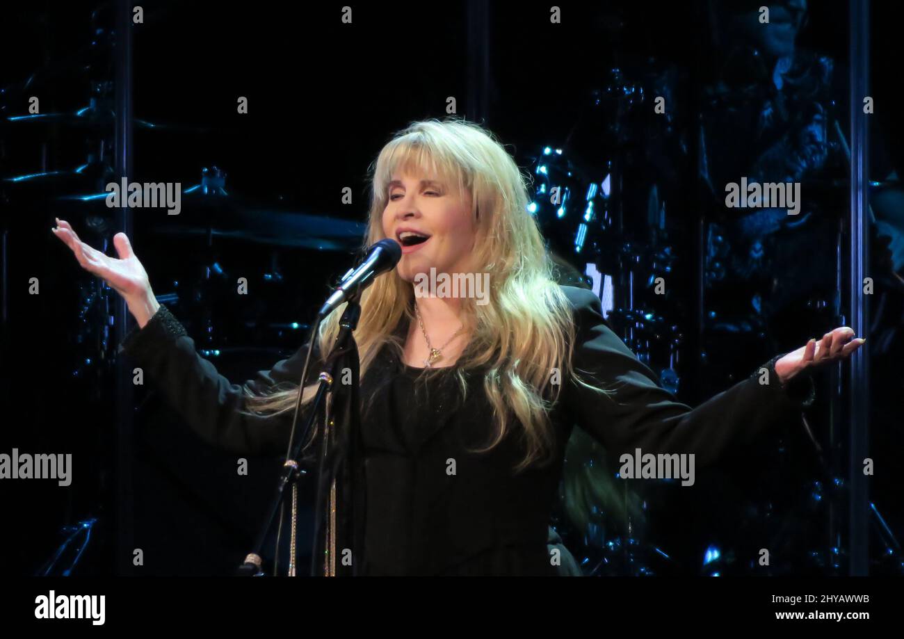 Stevie Nicks se présentant à l'ouverture de Stevie Nicks, fille de sa ville natale, « 24 Carat Gold Tour », avec les prétendants au Talking Stick Arena. Banque D'Images