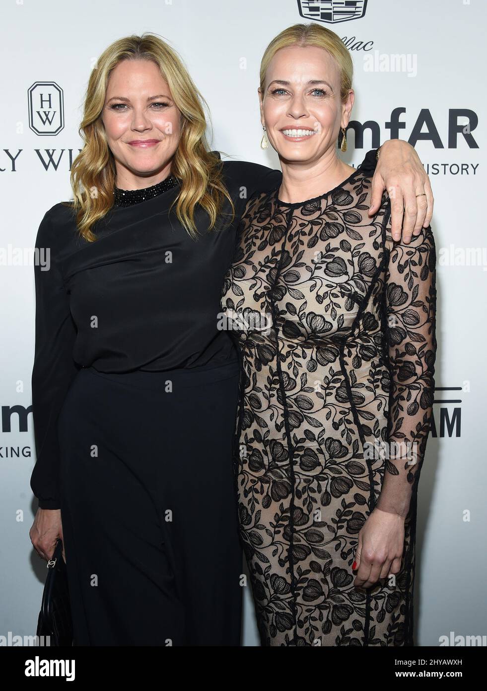 Mary Mccormack Et Chelsea Handler Arrivent Au Gala De L Inspiration De L Amfar Qui A Eu Lieu Aux Studios Milk Photo Stock Alamy