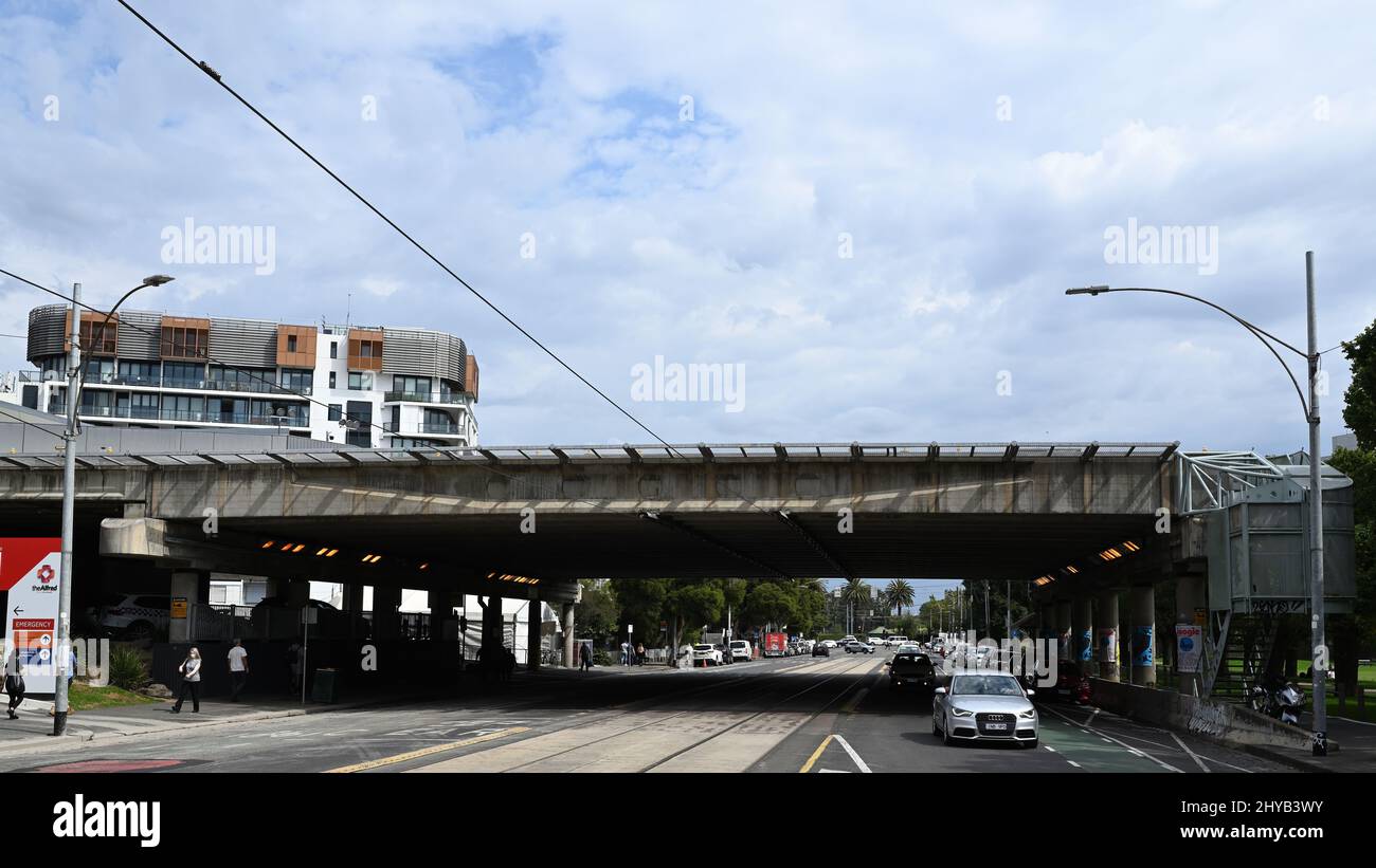 Vue au niveau de la rue de l'héliport appartenant à l'hôpital Alfred, construit sur commercial Rd Banque D'Images