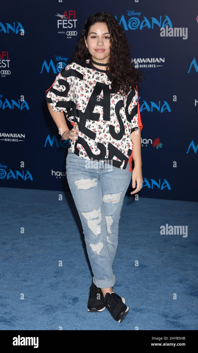Alessia Cara participe à la première de 'Moana' à Los Angeles Banque D'Images