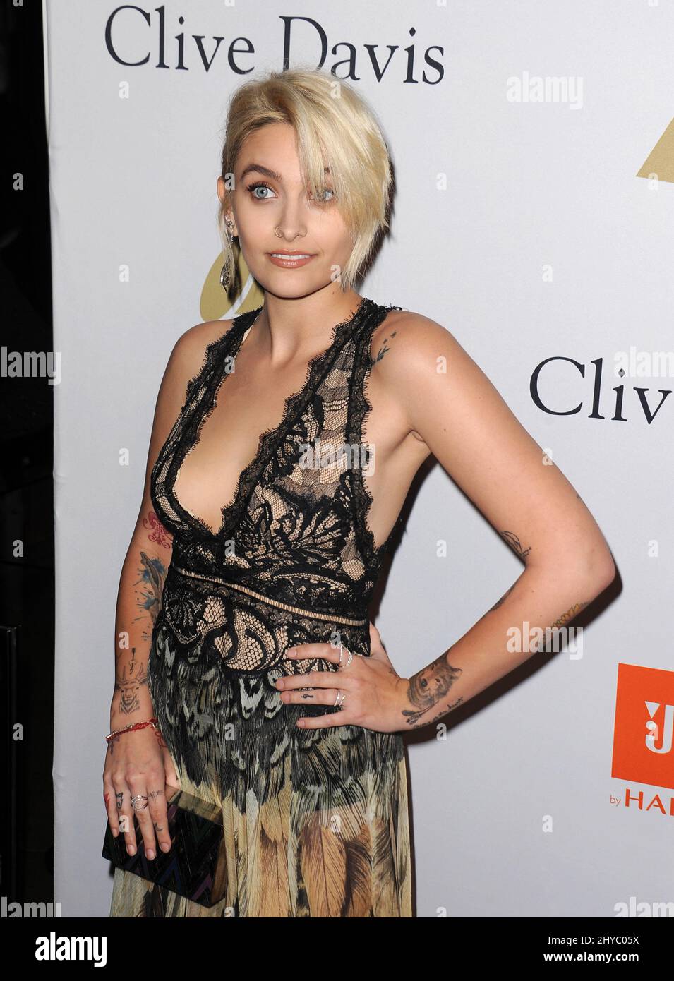 Paris Jackson participe au Gala pré-GRAMMY 2017 et au Salute to Industry Icons présentés par Clive Davis au Beverly Hilton Hotel Banque D'Images