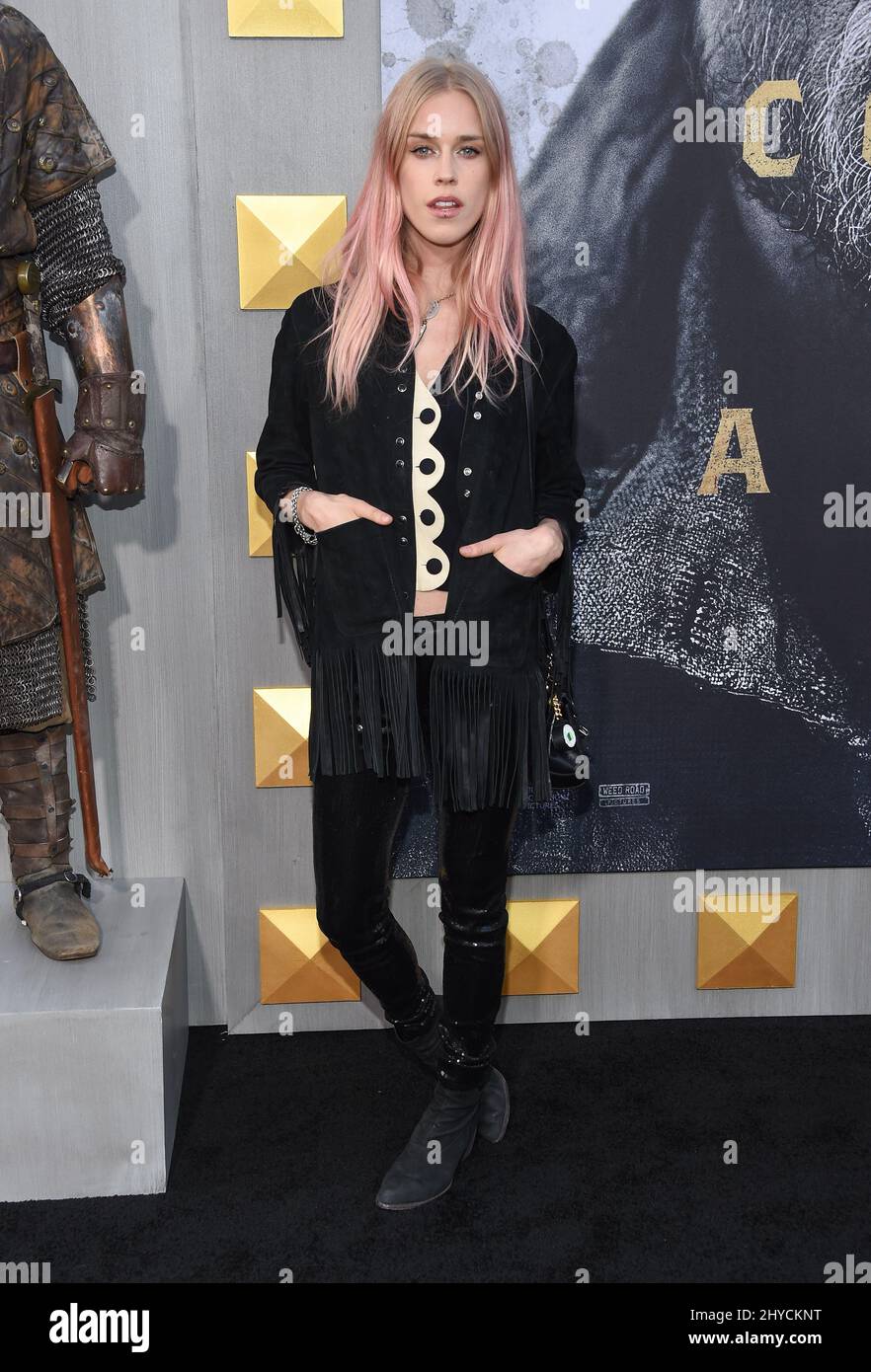 Mary Charteris arrive à la première mondiale « King Arthur: Legend of the Sword » qui s'est tenue au TCL Chinese Theatre de Los Angeles, aux États-Unis Banque D'Images