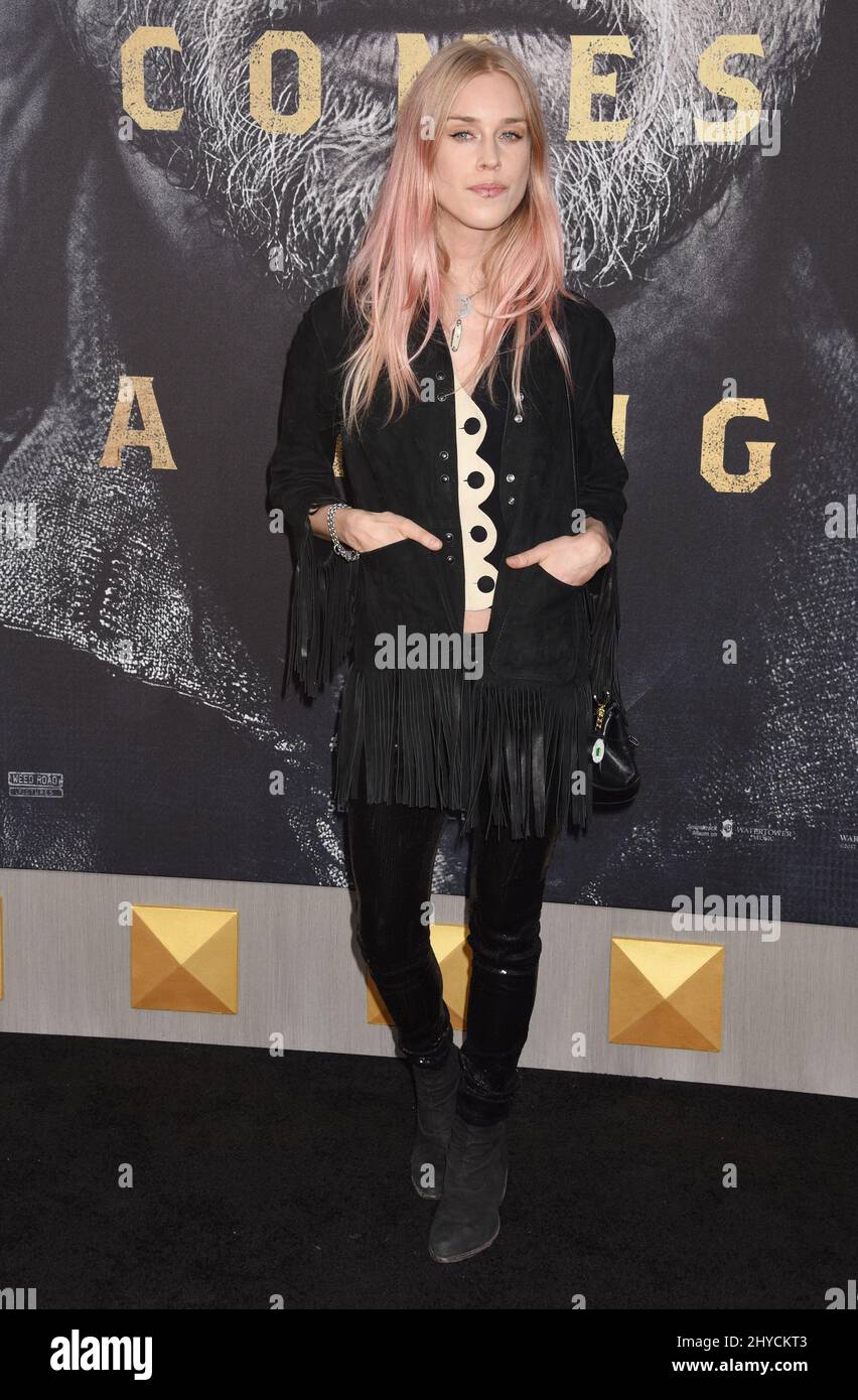 Mary Charteris arrive à la première mondiale « King Arthur: Legend of the Sword » qui s'est tenue au TCL Chinese Theatre de Los Angeles, aux États-Unis Banque D'Images