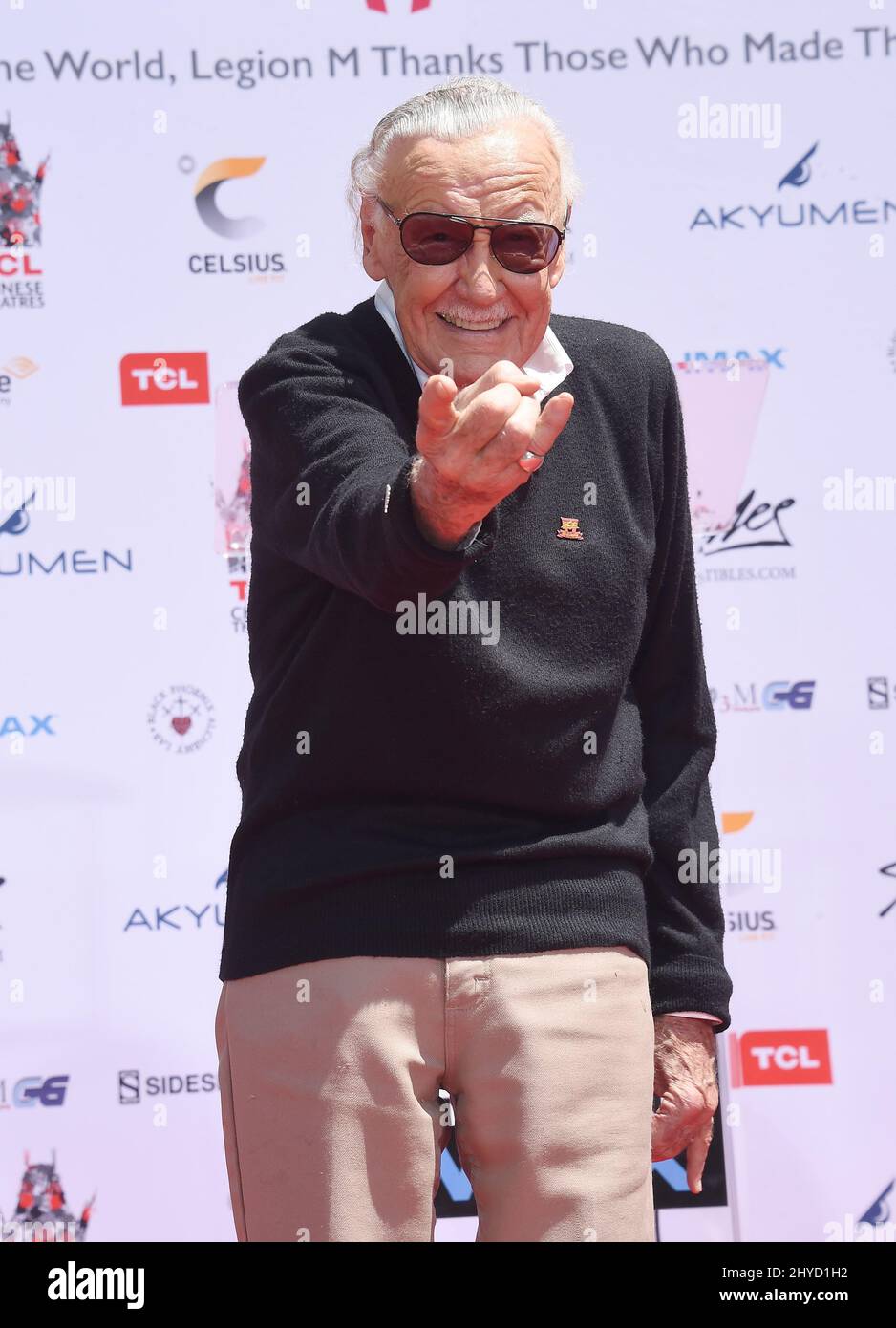 Stan Lee assiste à la cérémonie de présentation des mains et de l'empreinte de Stan Lee qui a eu lieu au cinéma IMAX chinois de TCL Banque D'Images