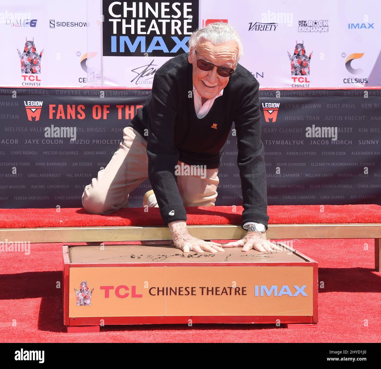 Stan Lee assiste à la cérémonie de présentation des mains et de l'empreinte de Stan Lee qui a eu lieu au cinéma IMAX chinois de TCL Banque D'Images