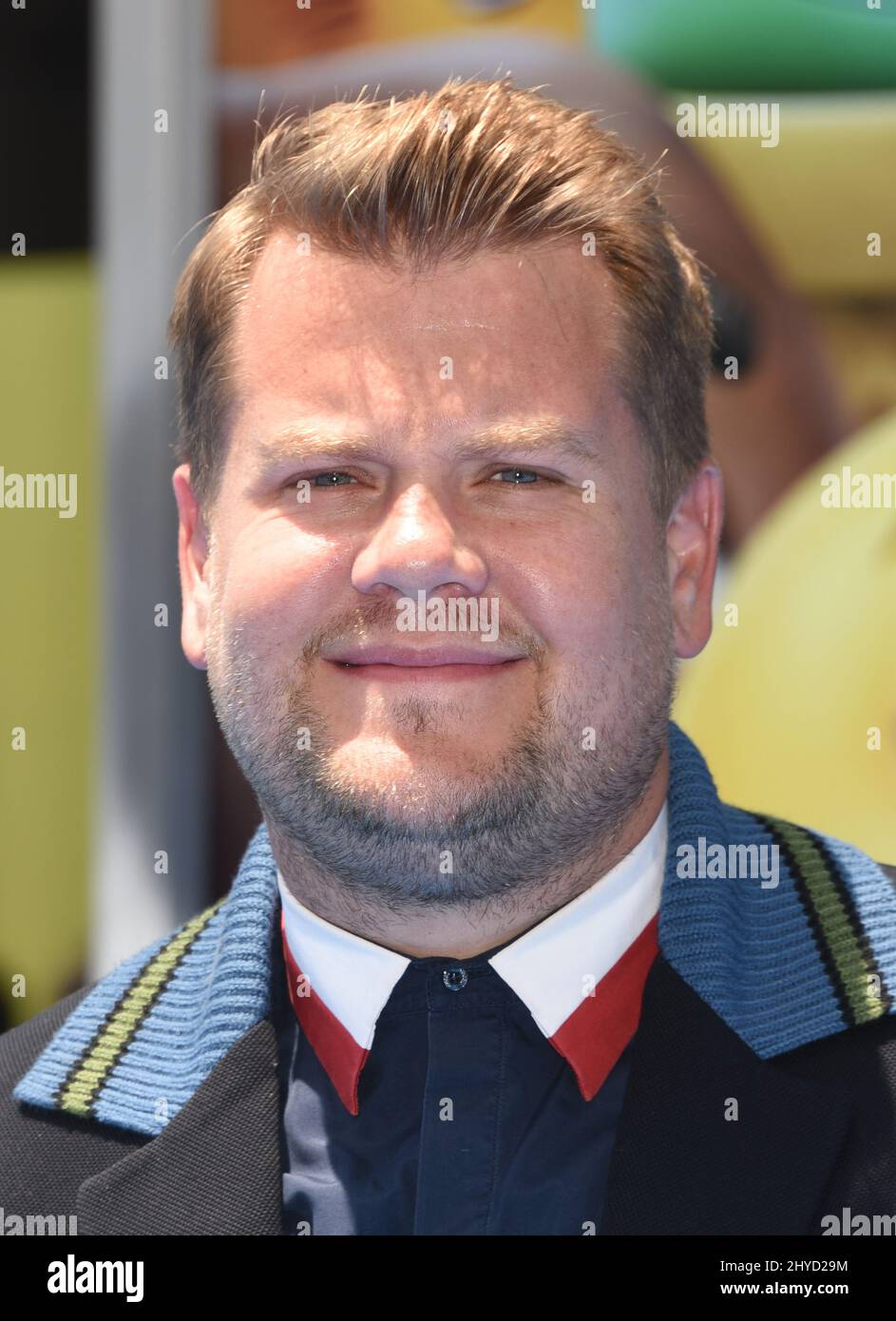 James Corden assistant à la première mondiale du film Emoji tenue au Regency Village Theatre Banque D'Images