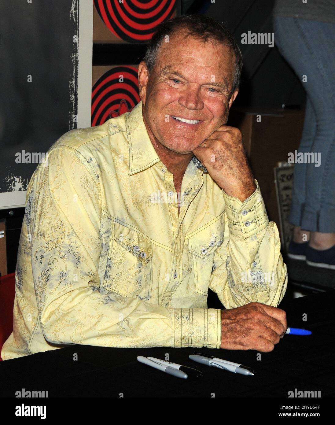 6 septembre 2011 Hollywood, ca. Glen Campbell Glen Campbell 'Ghost on the Canvas' CD de signature à Amoeba Music Banque D'Images