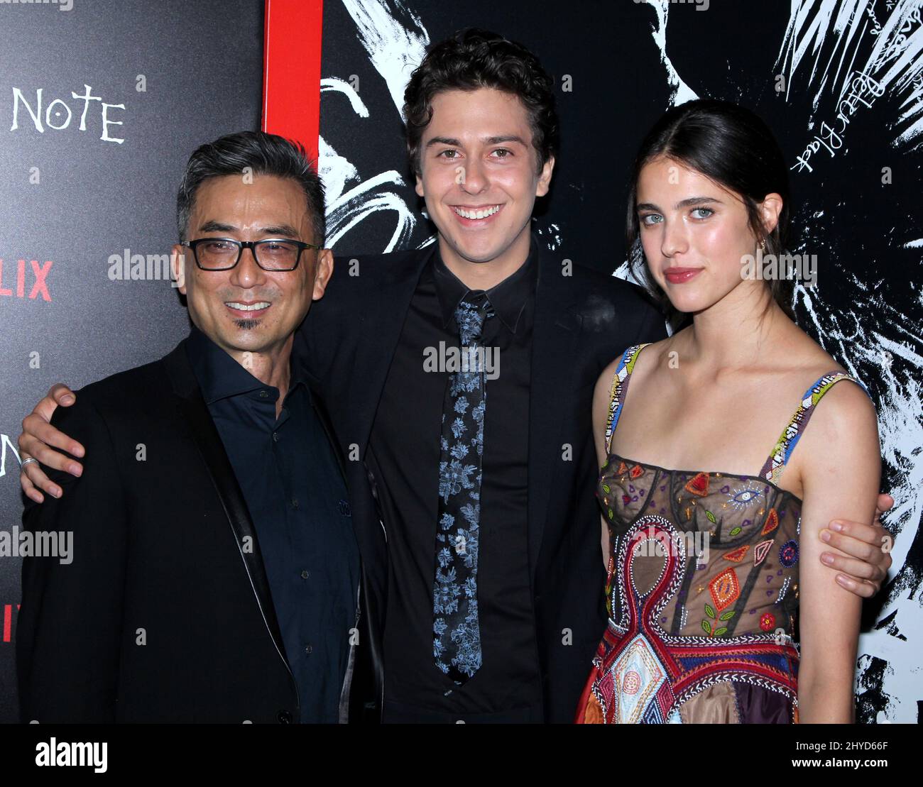 Paul Nakauchi, NAT Wolff et Margaret Qualley participant à la première « Note de mort » qui s'est tenue à AMC Loews Lincoln Square à New York, États-Unis Banque D'Images