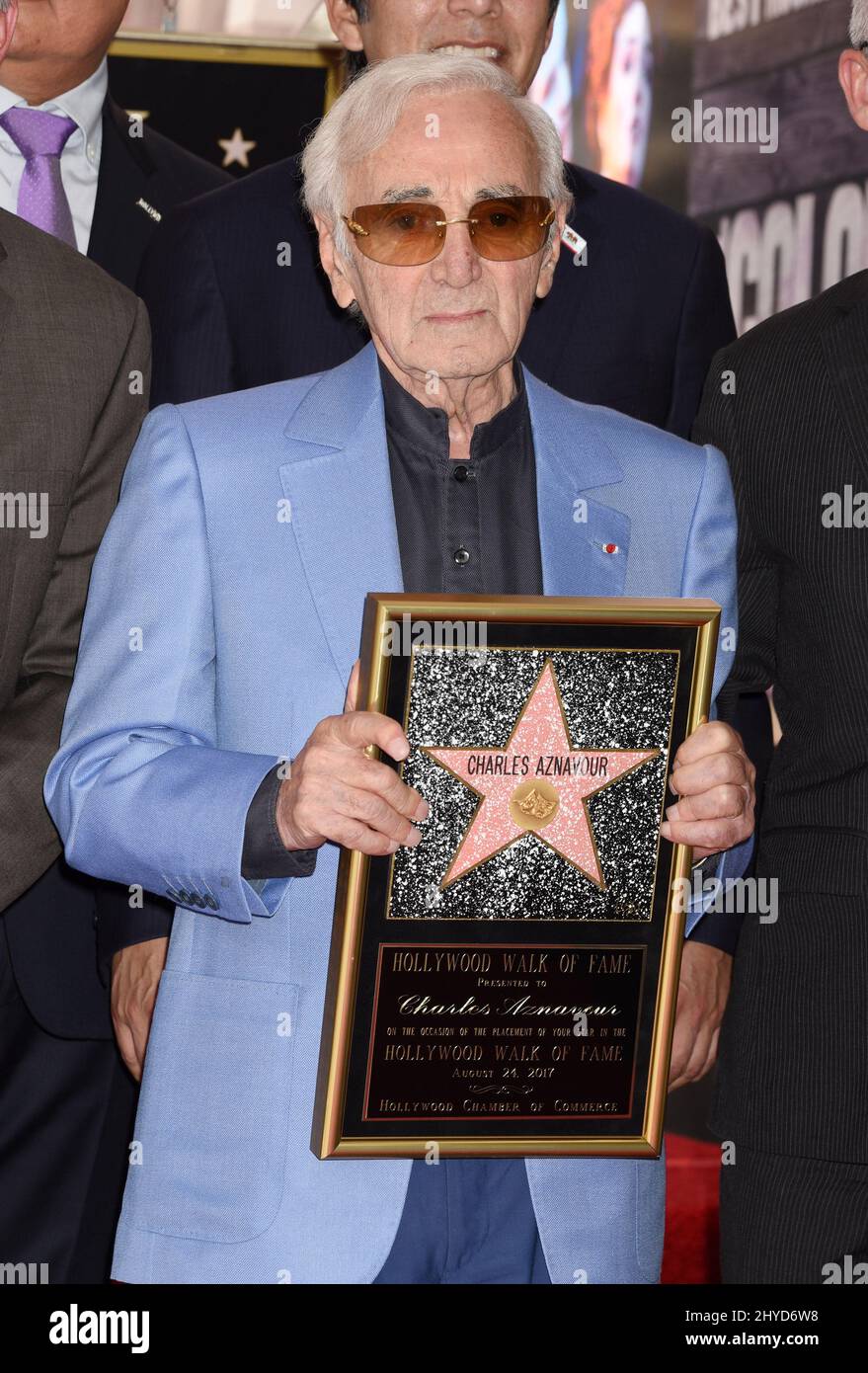Charles Aznavour en tant que Charles Aznavour est honoré d'une étoile sur le Hollywood Walk of Fame Banque D'Images