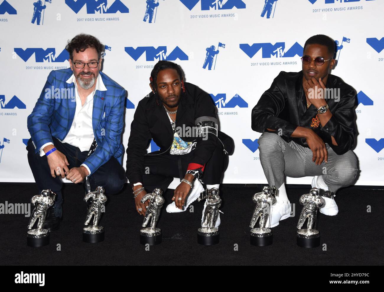 Dave Meyers, Kendrick Lamar et Dave Free dans la salle de presse des MTV Video Music Awards 2017 qui se tiennent au Forum de Los Angeles, USA Banque D'Images