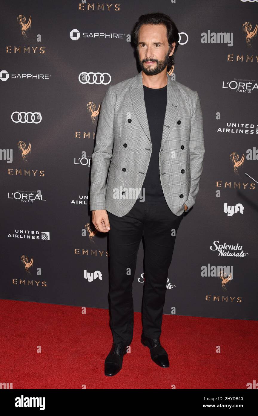 Rodrigo Santoro participant à la réception des artistes interprètes nominés aux Emmy Awards 69th, qui s'est tenue au Wallis Annenberg Center for Performing Arts Banque D'Images