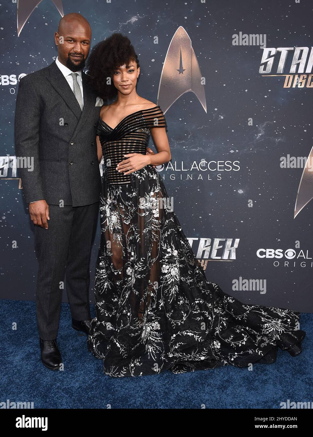 Sonequa Martin-Green et Kenric Green participant à la première « Star Trek: Discovery » qui s'est tenue au Cinerama Dome Hollywood Banque D'Images