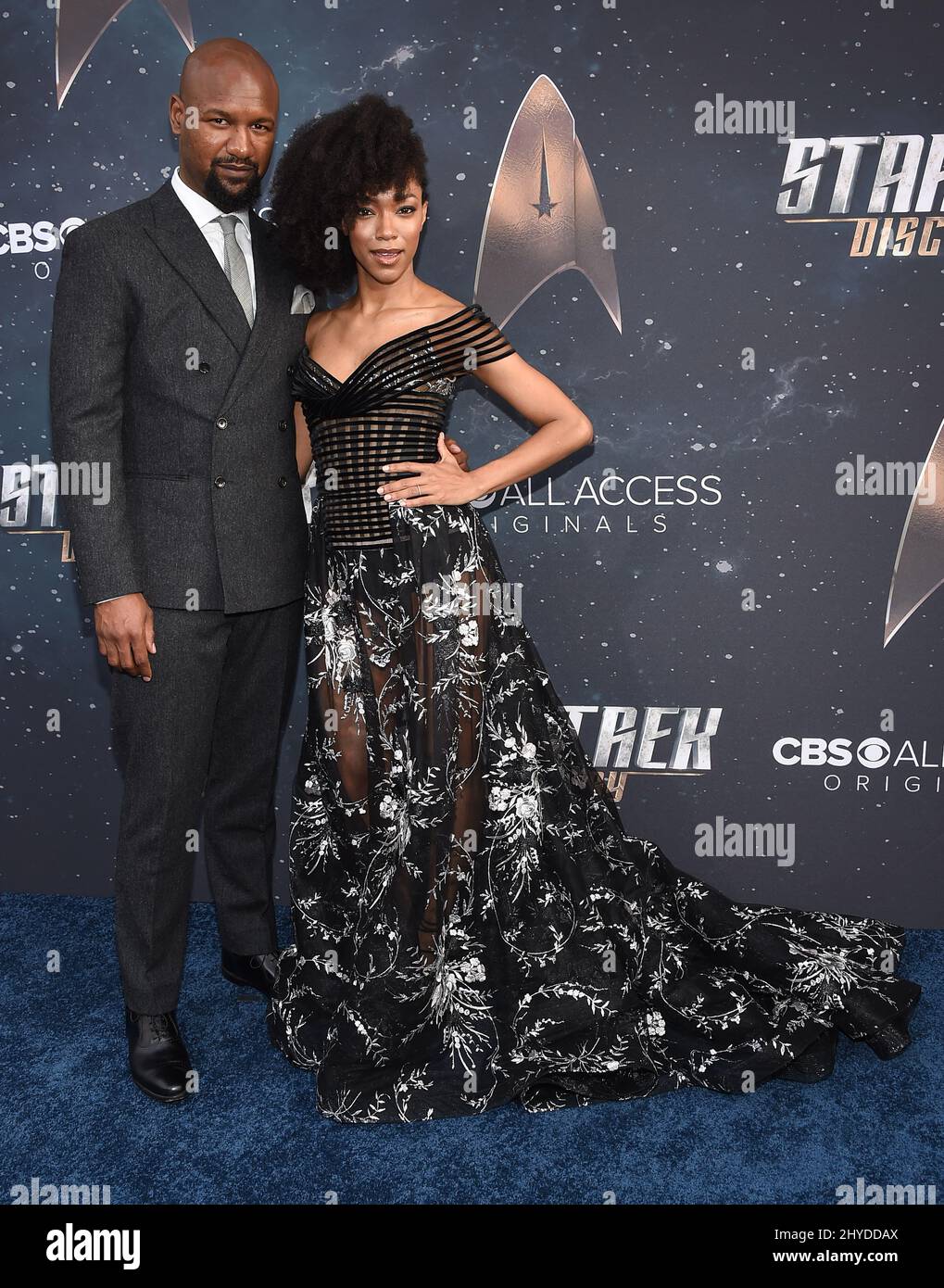Sonequa Martin-Green et Kenric Green participant à la première « Star Trek: Discovery » qui s'est tenue au Cinerama Dome Hollywood Banque D'Images
