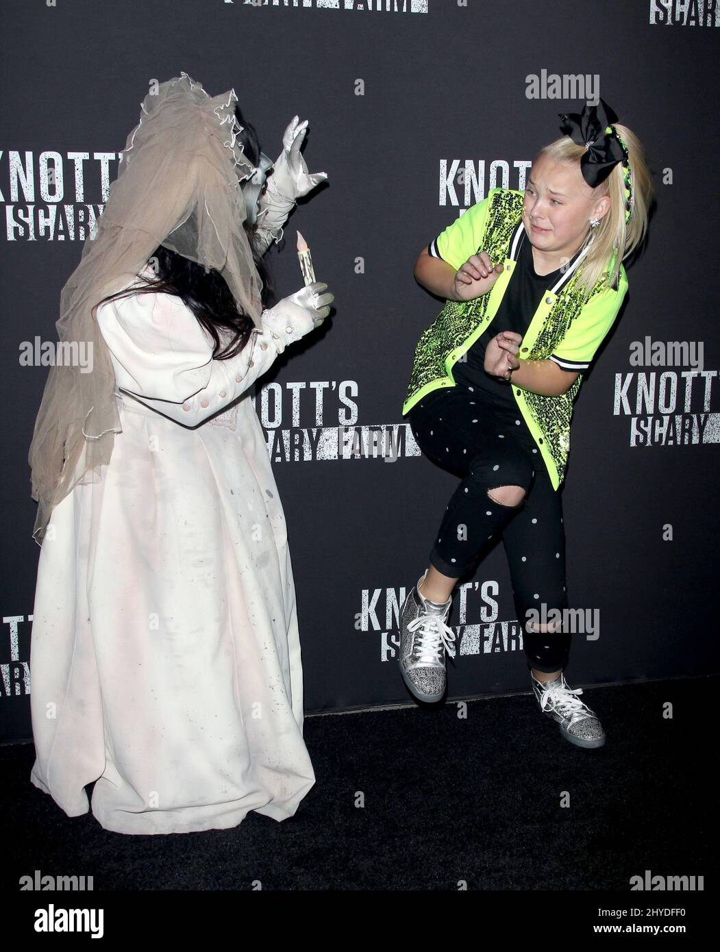 Jojo Siwa assistant à Knott's Scary Farm et Instagram's Celebrity Night à Knott's Berry Farm Banque D'Images