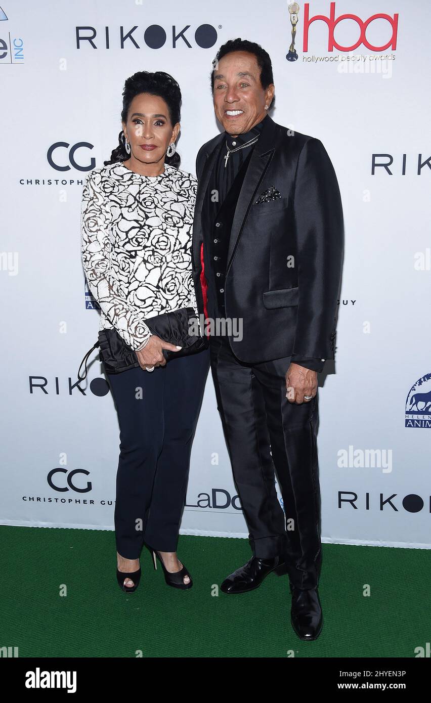 Smokey Robinson et Frances Glandney au Hollywood Beauty Awards 4th qui a eu lieu à Avalon Hollywood le 25 février 2018 à Hollywood, en Californie. Banque D'Images