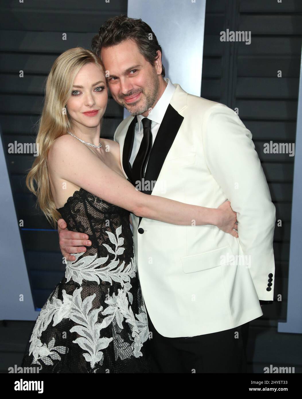 Amanda Seyfried et Thomas Sadoski participant à la Vanity Fair Oscar Party qui s'est tenue à Beverly Hills, Los Angeles, États-Unis Banque D'Images