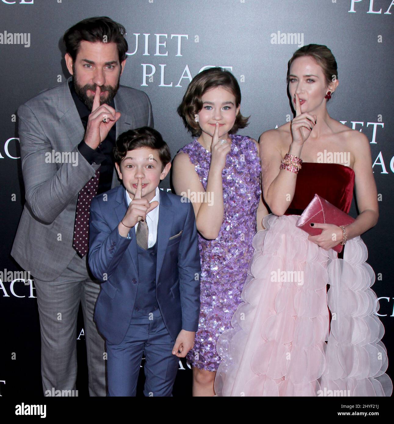 John Krasinski, Noah Jupe, Millicent Simmonds et Emily Blunt assistent à la première « A Quiet place » qui s'est tenue à l'AMC Lincoln Square à New York, États-Unis Banque D'Images John Krasinski, Noah Jupe, Millicent Simmonds et Emily Blunt assistent à la première « A Quiet place » qui s'est tenue à l'AMC Lincoln Square à New York, États-Unis Banque D'Images