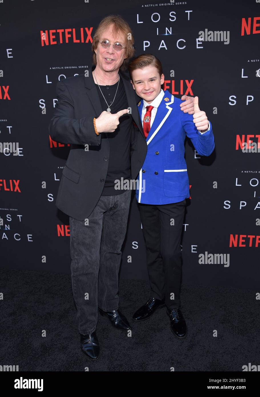 Bill Mumy et Maxwell Jenkins lors de la première saison 1 de Netflix au Cinerama Dome le 9 avril 2018 à Hollywood, aux États-Unis. Banque D'Images