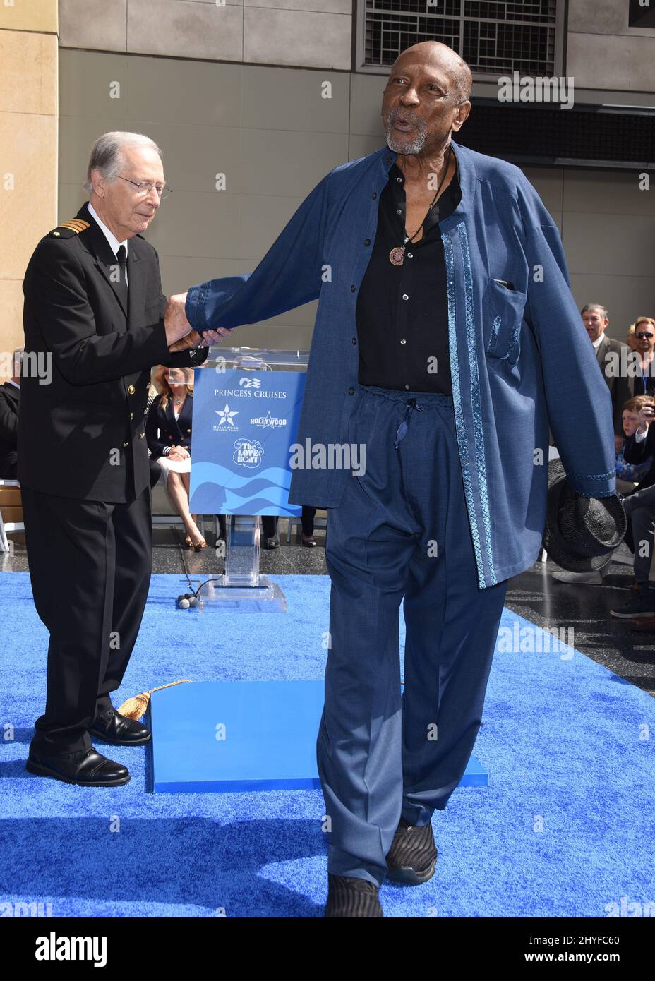 Bernie Kopell et Lou Gossett Jr. Lors des croisières Princess Cruises et de la cérémonie de la plaque d'honneur de la promenade de la renommée hollywoodienne « The Love Boat », le 10 mai 2018. Banque D'Images
