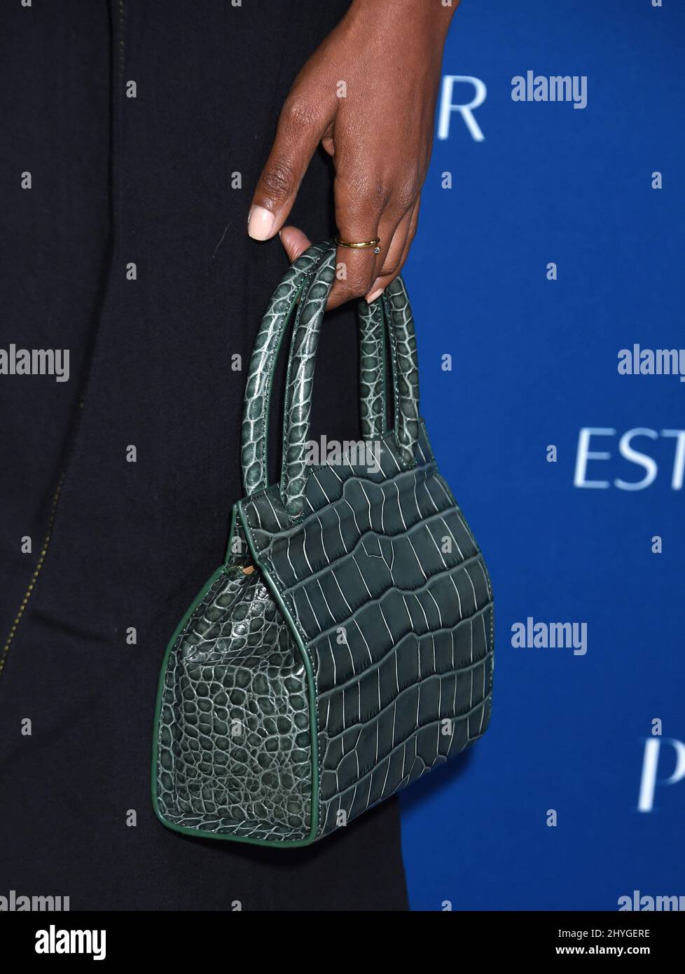 Gabrielle Union arrive au troisième Gala annuel Incredible Women de porter avec Donna Langley, présidente d'Universal Pictures, en association avec Estee Lauder et en l'honneur de Vital Voices qui s'est tenu à l'Ebell de Los Angeles le 9 octobre 2018 à Los Angeles, ca. Banque D'Images