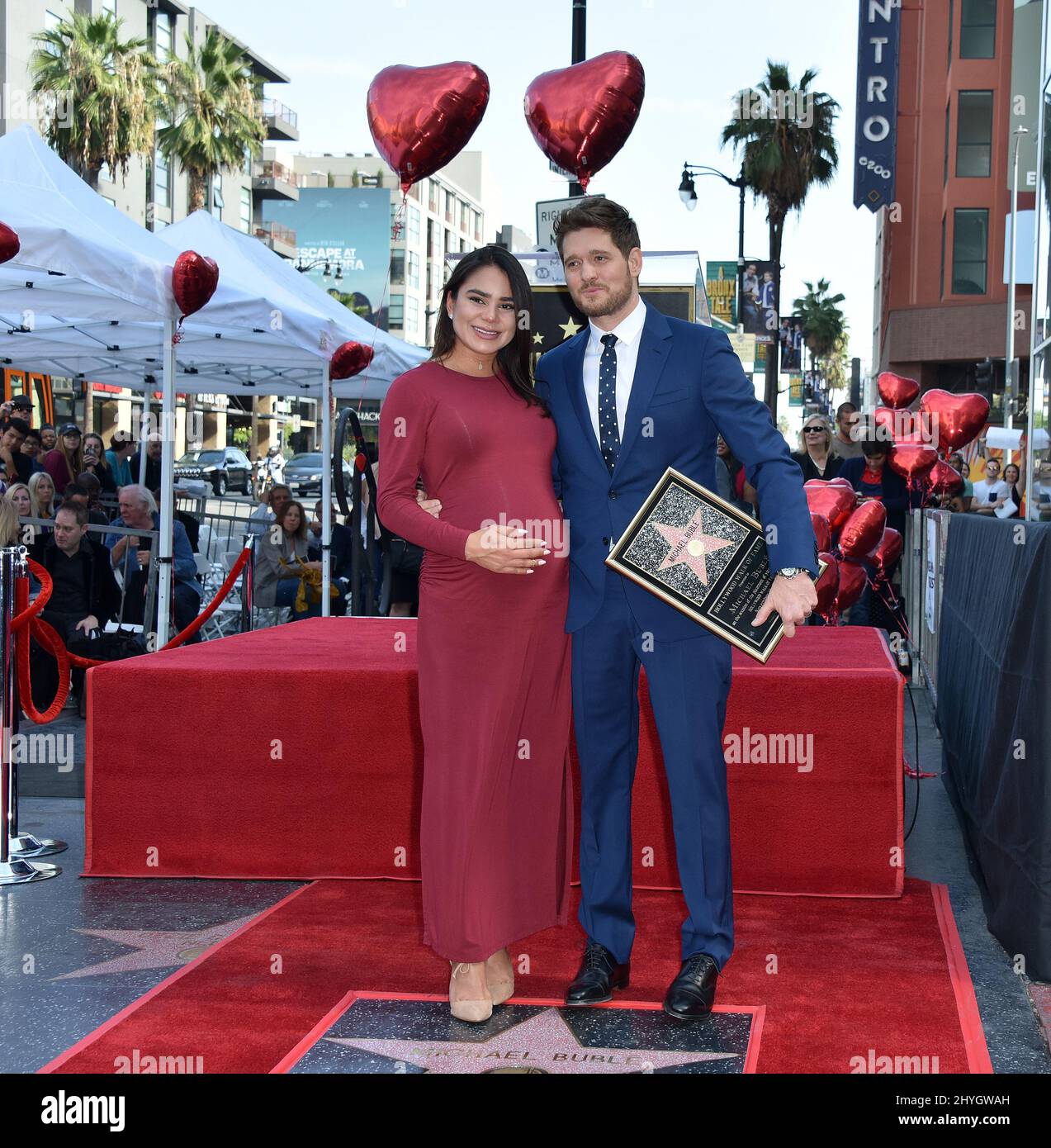 Michael Bublé et Super Fan à la cérémonie des étoiles du Walk of Fame de Michael Bublé à Hollywood, qui s'est tenue devant l'hôtel W le 16 novembre Banque D'Images