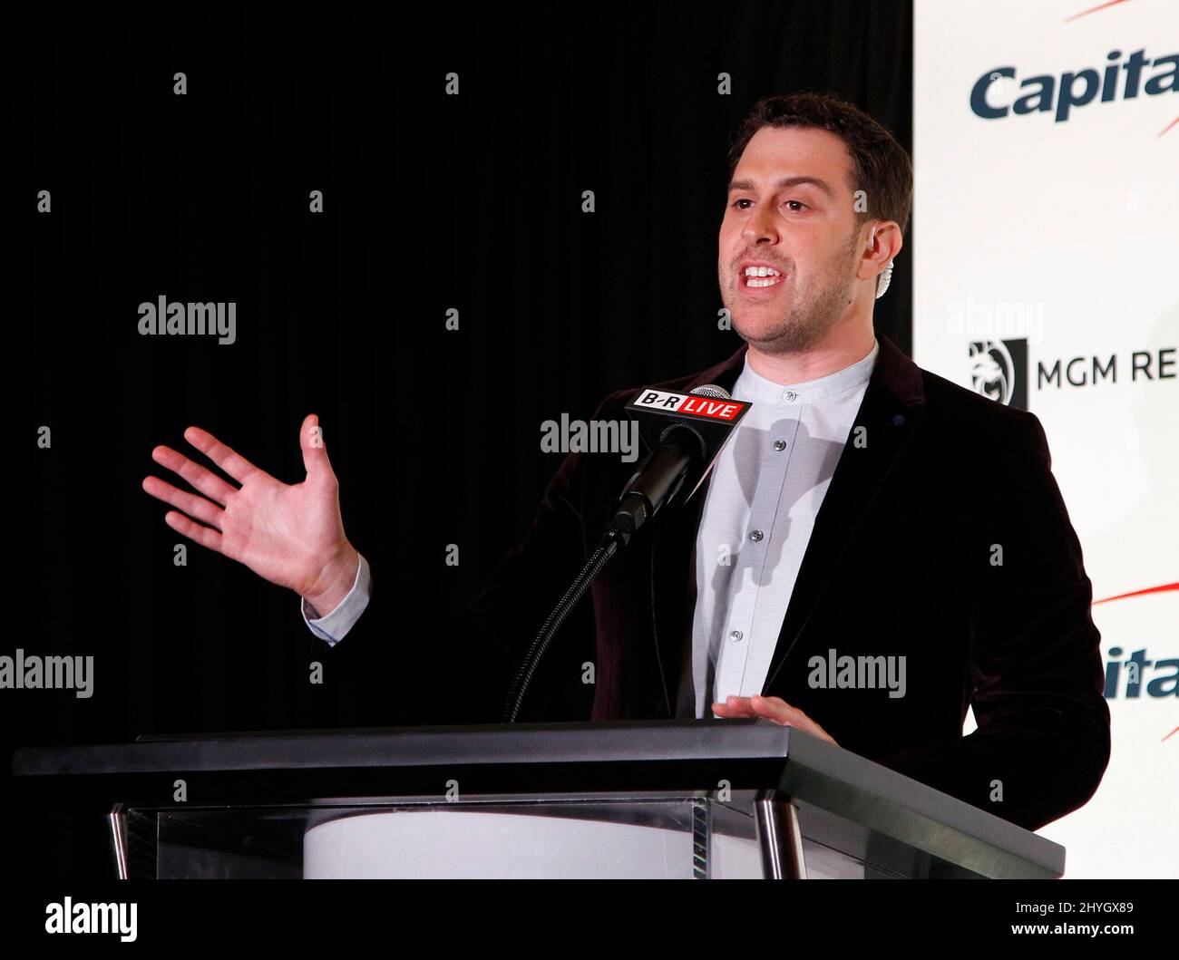 Adam Lefkoe (Sportscaster pour Bleacher Report) lors d'une conférence de presse avant le match au parcours de golf de Shadow Creek, à Las Vegas, Nevada Banque D'Images