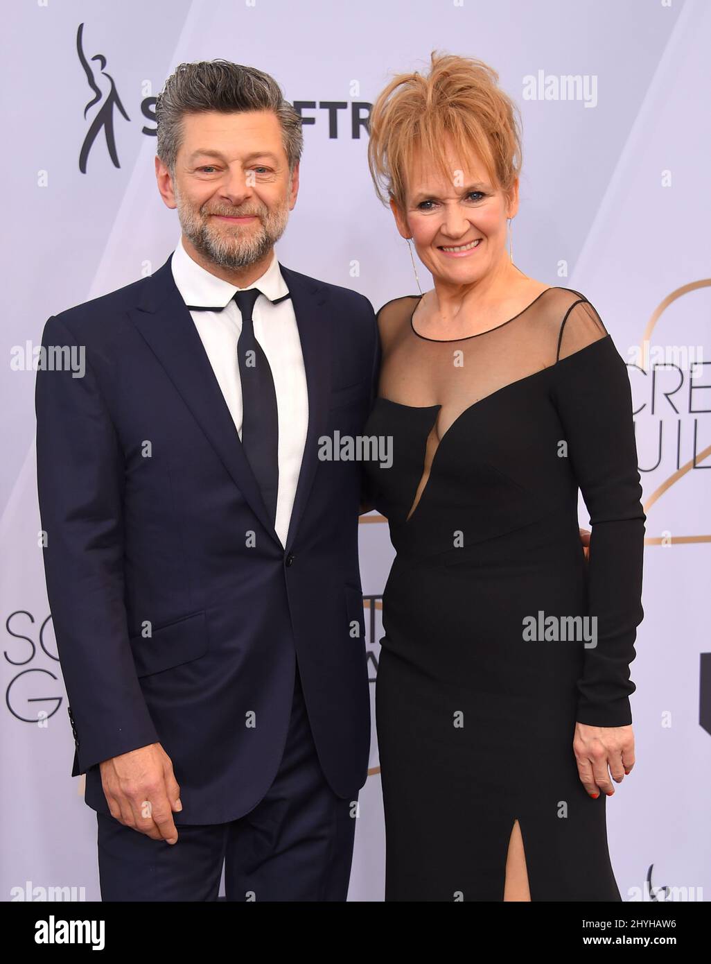Andy Serkis et Lorraine Ashbourne assistent aux Prix annuels 25th de la Guilde des acteurs de l'écran, qui se tiennent au Shrine Auditorium Banque D'Images