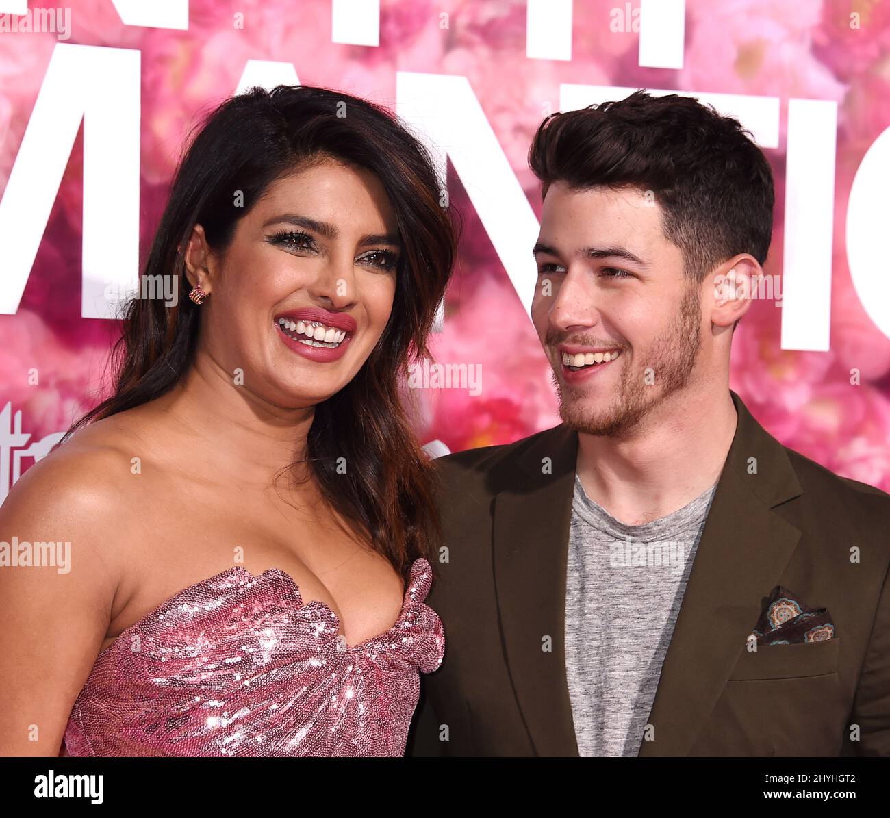 Priyanka Chopra et Nick Jonas à la première mondiale « n'est pas romantique » qui s'est tenue au Théâtre de l'Ace Hotel Banque D'Images