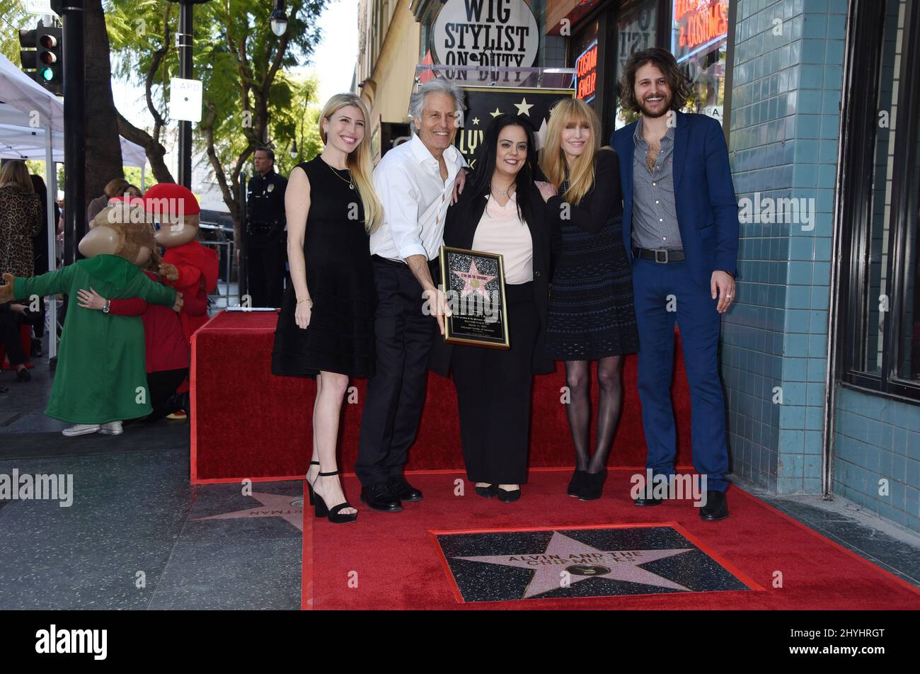 Vanessa Bagdasarian, Ross Bagdasarian, Rana Ghadban, Janice Karman et Michael Bagdasarian lors de la cérémonie des étoiles d'Alvin et de Chipmunks qui a eu lieu sur le Hollywood Walk of Fame Banque D'Images