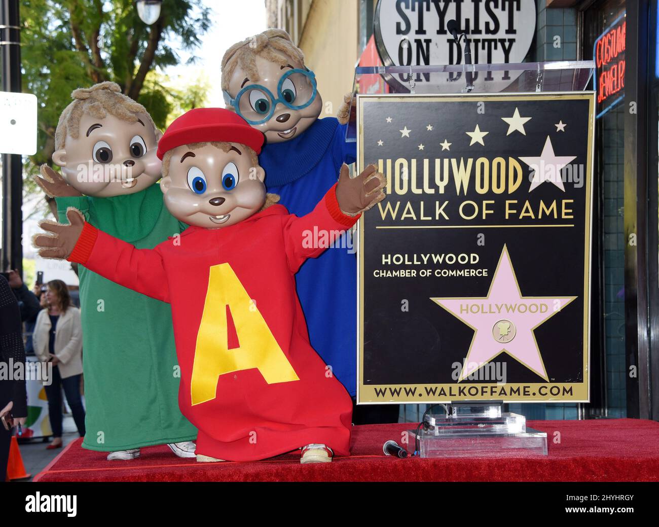 Alvin, Simon et Théodore des Chipmunks à la cérémonie des étoiles Alvin et Chipmunks tenue sur le Hollywood Walk of Fame Banque D'Images