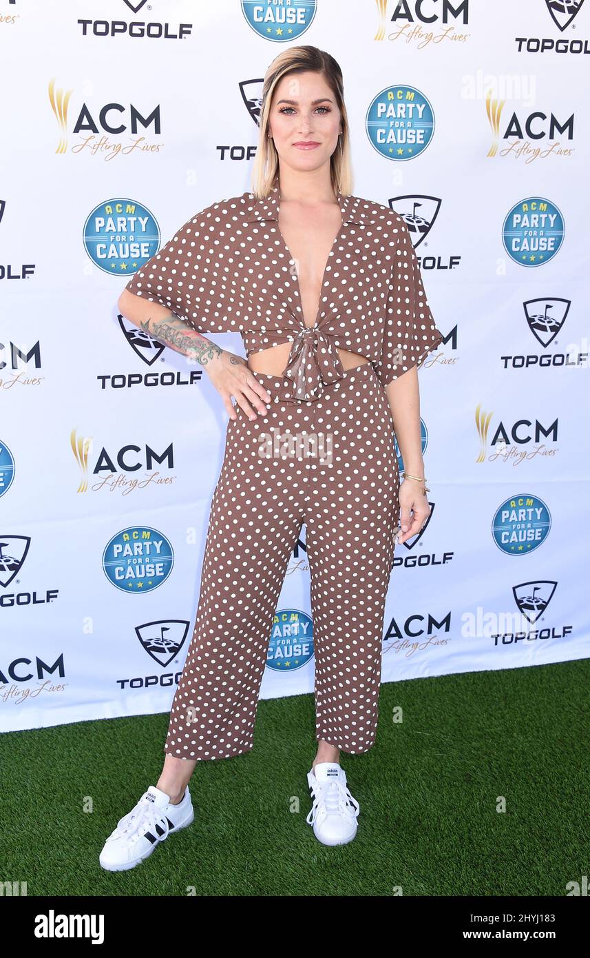 Cassadee Pope arrive à l'ACM Lifting Lives TopGolf TeeOff à TopGolf