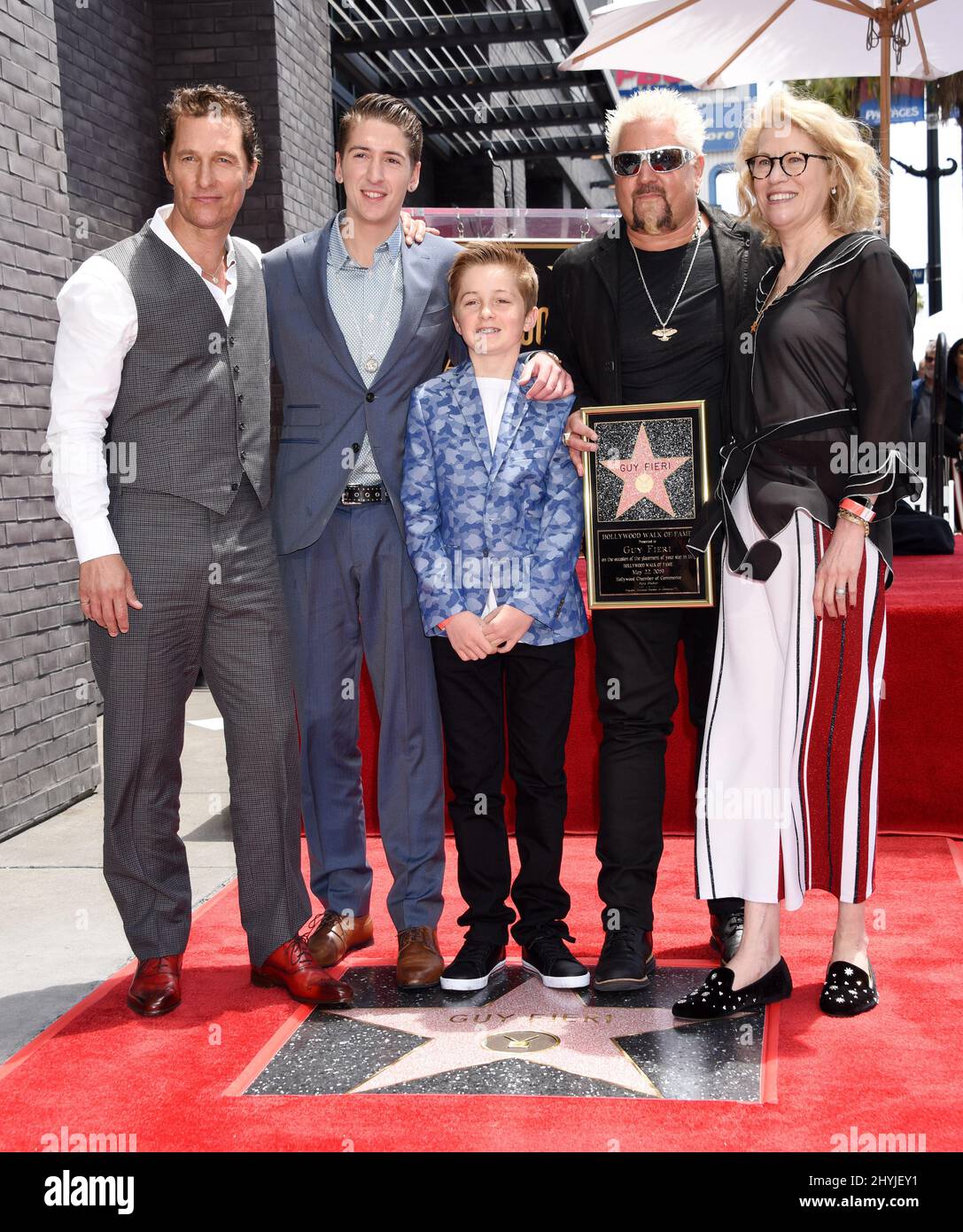 Matthew McConaughey, Hunter Fieri, Ryder Fieri, Guy Fieri et Kathleen Finch lors de sa cérémonie du Hollywood Walk of Fame, le 22 mai 2019 à Hollywood, Californie Banque D'Images
