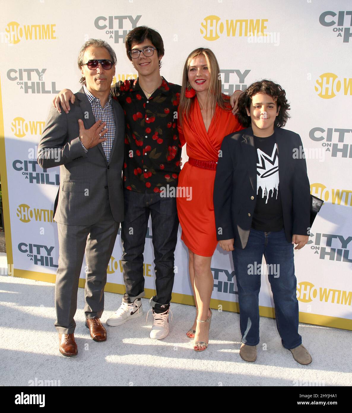 Jill Hennessy, husbanc Paolo Mastraitro et ses fils Marco Mastropie assistent à la première de Showtime's City on A Hill à New York Banque D'Images