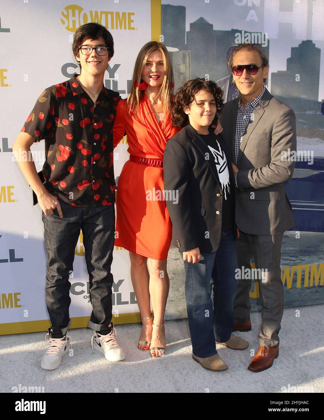 Jill Hennessy, husbanc Paolo Mastraitro et ses fils Marco Mastropie assistent à la première de Showtime's City on A Hill à New York Banque D'Images