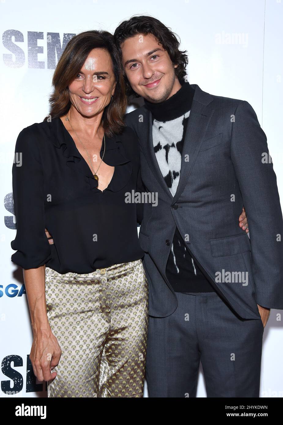 Polly Draper et NAT Wolff arrivent au cinéma de Los Angeles le 24 septembre 2019 à Hollywood, en Californie. Banque D'Images