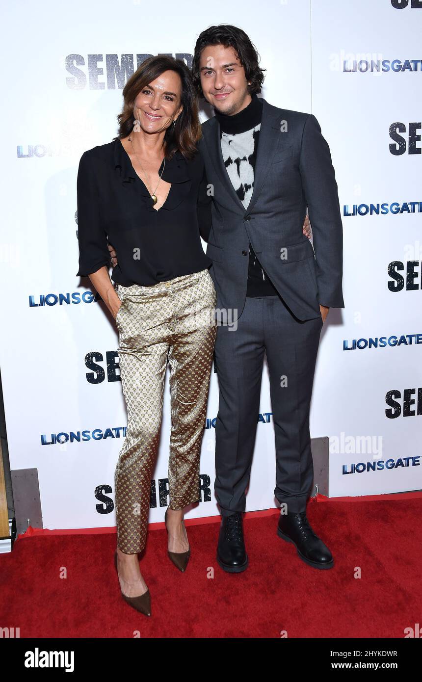 Polly Draper et NAT Wolff arrivent au cinéma de Los Angeles le 24 septembre 2019 à Hollywood, en Californie. Banque D'Images