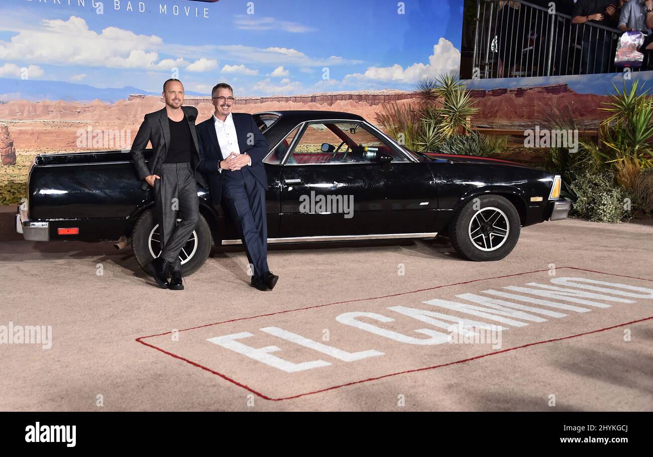 Aaron Paul et Bryan Cranston à la première de 'El Camino: A Breaking Bad Movie', tenue au Regency Village le 7 octobre 2019 à Westwoodd, USA. Banque D'Images