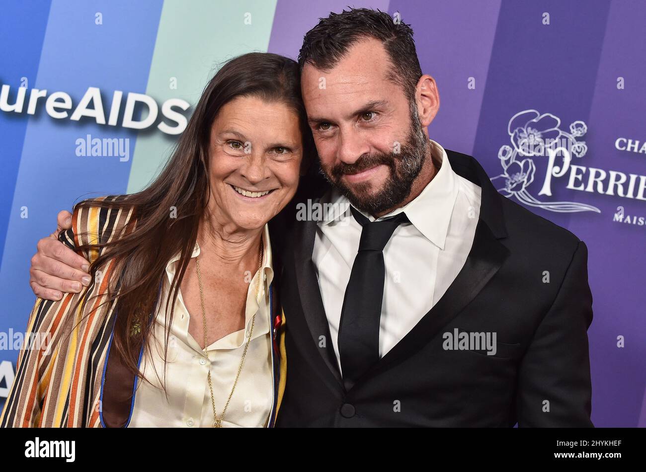 Aileen Getty et Josh Wood au Gala amfAR 2019 de Los Angeles qui s'est tenu aux studios Milk le 10 octobre 2019 à Hollywood, CA. Banque D'Images