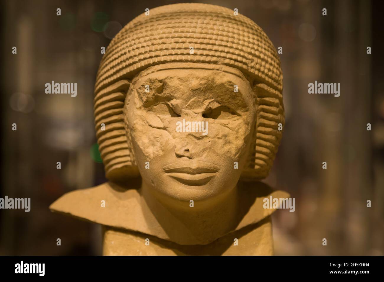Turin, Italie - 14 août 2021 : statue incomplète d'Iteti au Musée égyptien de Turin, Italie. Banque D'Images