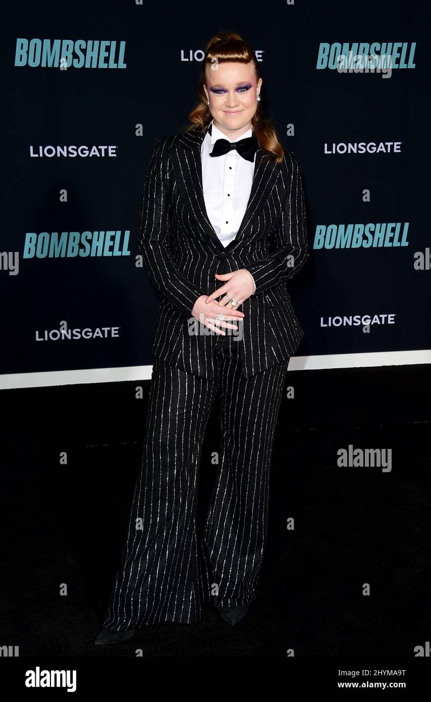 Liv Hewson lors de la projection spéciale du « bombardement » de Lionsgate, qui s'est tenue au Regency Village Theatre le 10 décembre 2019 à Westwood, Banque D'Images