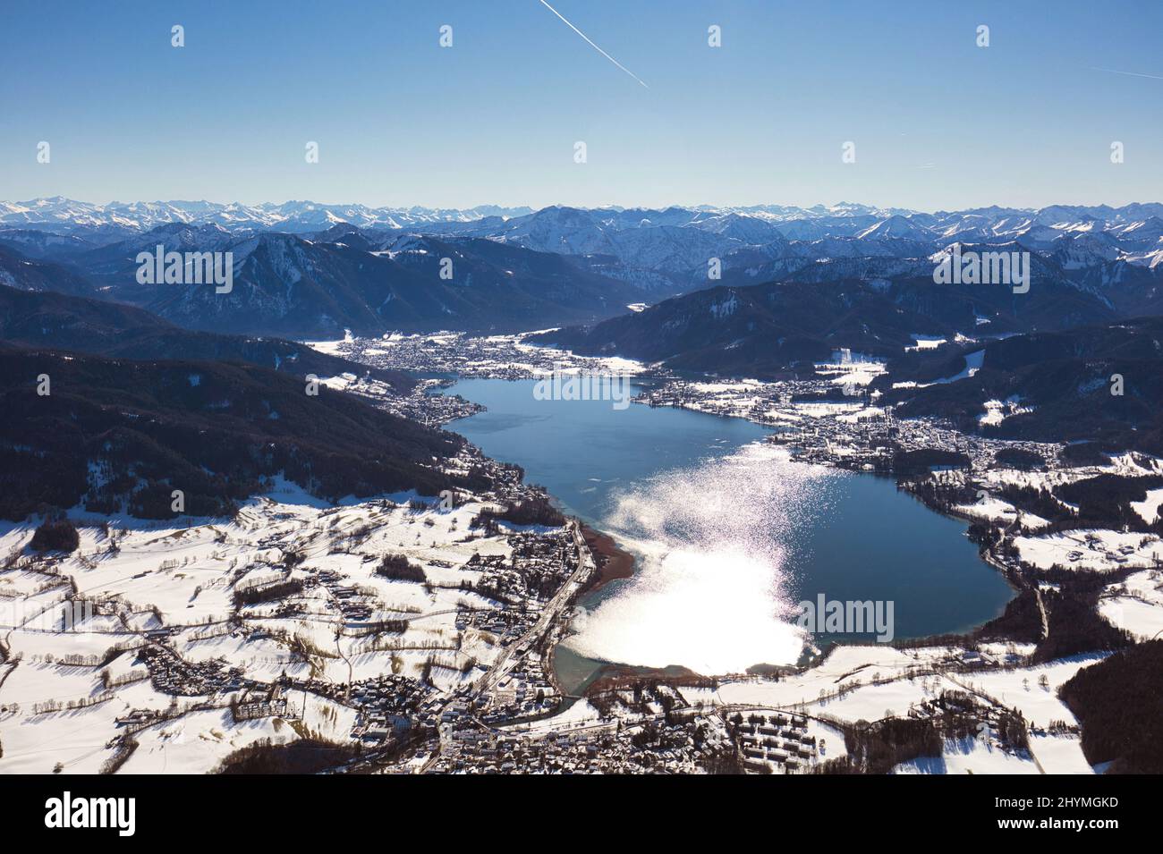 lac Tegernsee en hiver, vue du nord. Rottach-Egern Below, Gmund am Tegernsee, vue aérienne, 09.02.2022, Allemagne, Bavière Banque D'Images