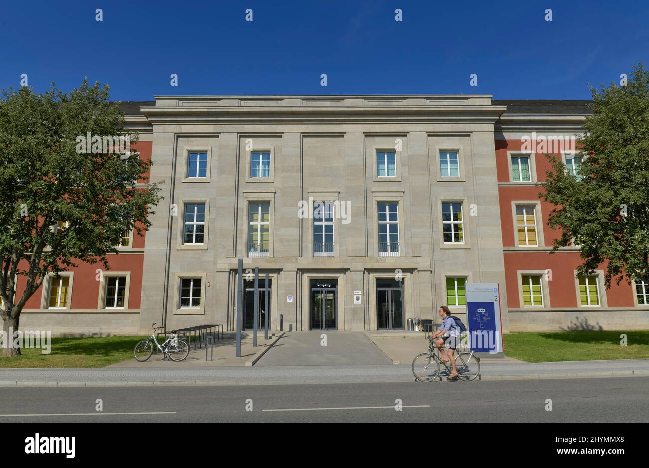 Maison 2, Bureau de l'administration de l'État de Thuringe, Jorge-Semprun-Platz, Weimar, Thuringe, Allemagne Banque D'Images
