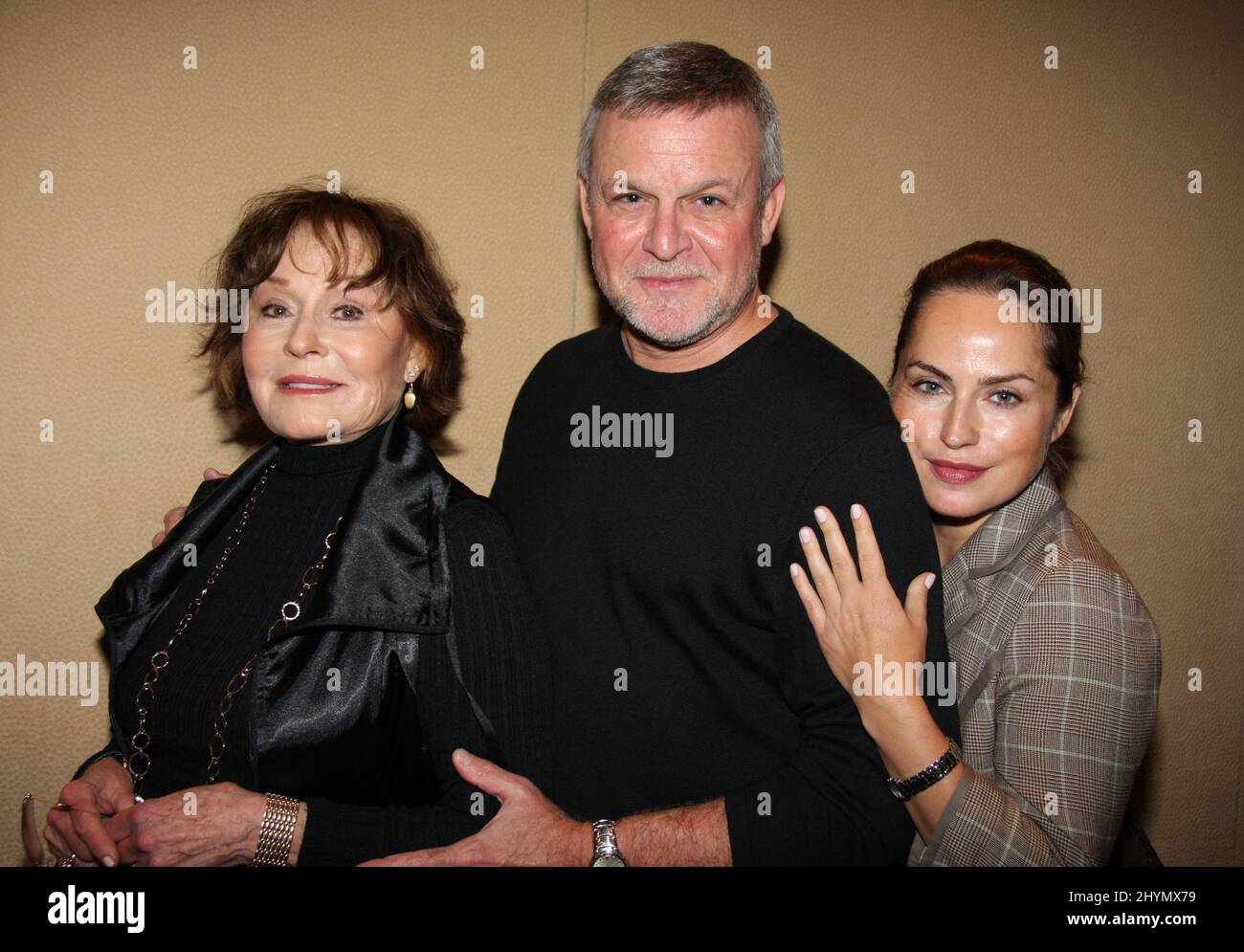 PHOTO DU DOSSIER : l'actrice Marj Dusay est décédée à l'âge de 83 ans le 28 janvier 2020. Marj Dusay, Ron Raines et Crystal Chappell assistent au déjeuner du Guiding Light 2008 Fan Club. Tenue à l'hôtel Marriott Marquis le 27 septembre 2008. Banque D'Images