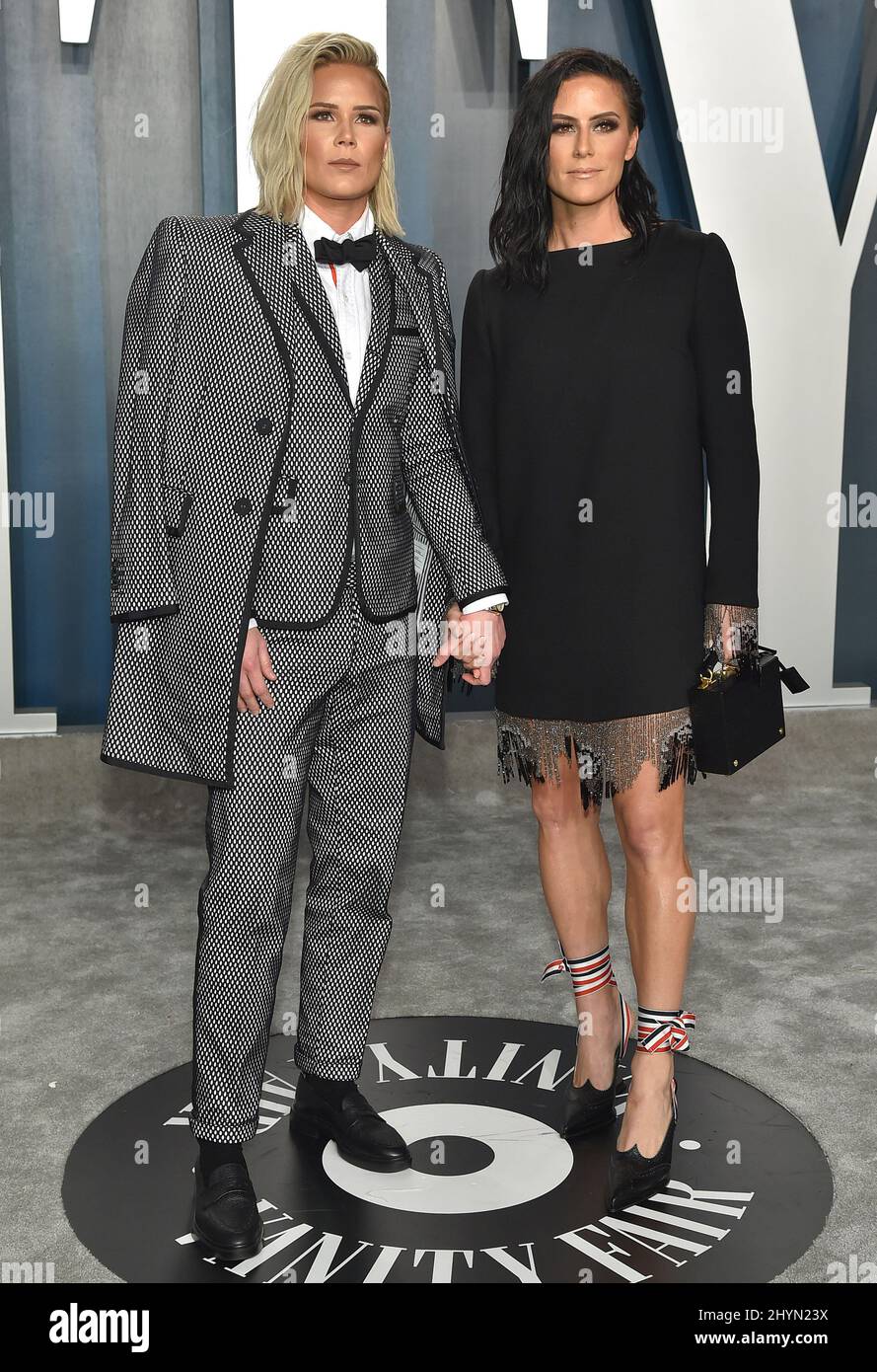Ashlyn Harris et Ali Krieger assistent à la Vanity Fair Oscar Party 2020 qui s'est tenue au Wallis Annenberg Center for the Performing Arts à Beverly Hills, en Californie Banque D'Images