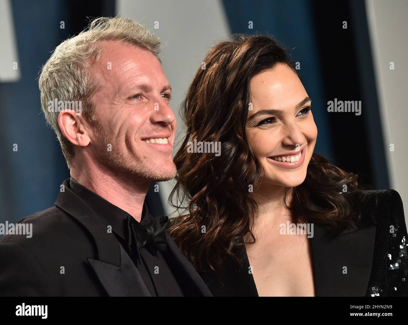 Gal Gadot et Yaron Versano participant à la Vanity Fair Oscar Party 2020 qui s'est tenue au Wallis Annenberg Center for the Performing Arts à Beverly Hills, en Californie Banque D'Images