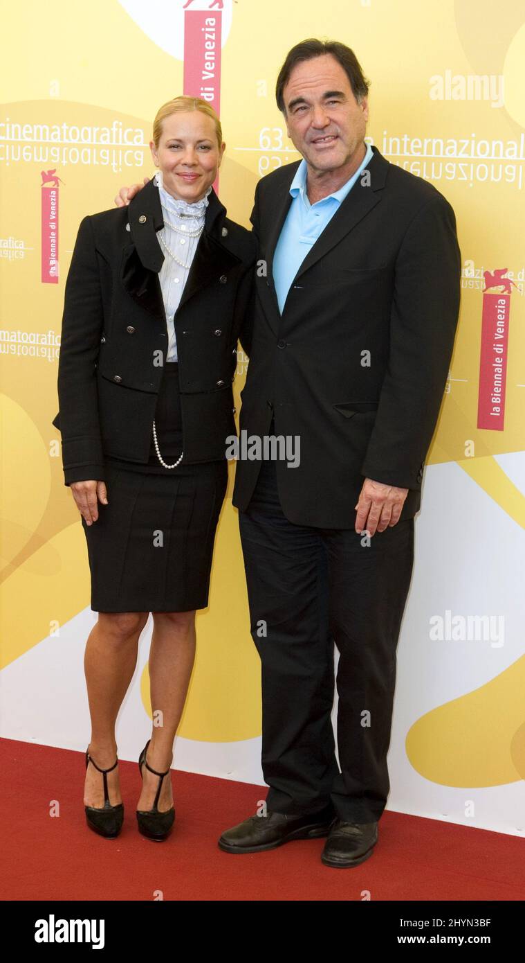 Oliver Stone et Maria Bello font la promotion du World Trade Center au Festival international du film de Venise 63rd. Photo : presse britannique Banque D'Images