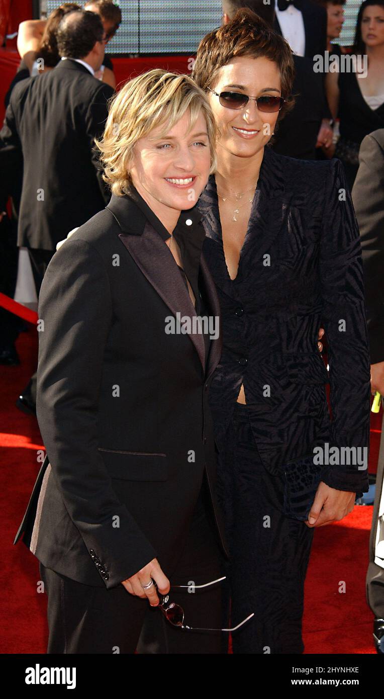 ELLEN DEGENERES ET ALEXANDRA HEDISON ASSISTENT AUX PRIX ANNUAL EMMY 55TH À LOS ANGELES. IMAGE : PRESSE BRITANNIQUE Banque D'Images