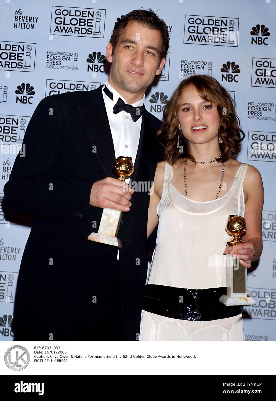 Clive Owen et Natalie Portman assistent aux Golden Globe Awards 62nd à Hollywood. Photo : presse britannique Banque D'Images